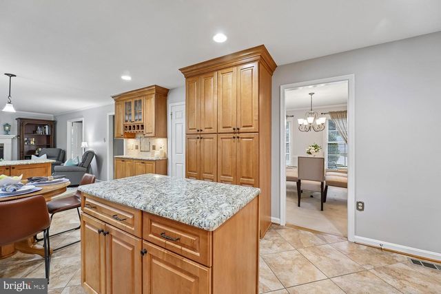 9200 WYETH LN, Burke, VA 22015