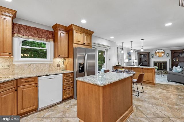 9200 WYETH LN, Burke, VA 22015