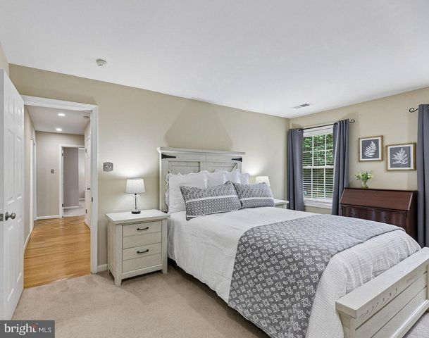 9200 WYETH LN, Burke, VA 22015