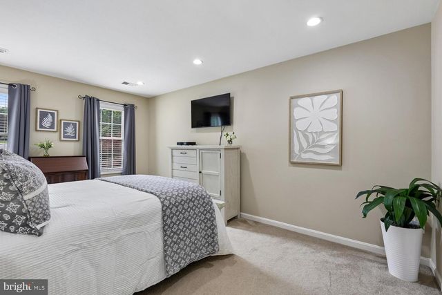 9200 WYETH LN, Burke, VA 22015