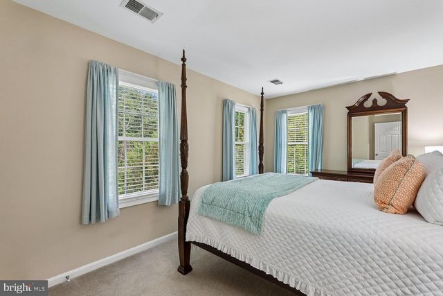 9200 WYETH LN, Burke, VA 22015
