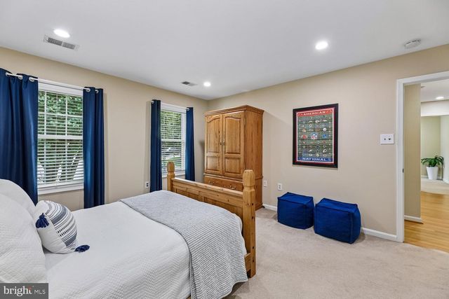 9200 WYETH LN, Burke, VA 22015