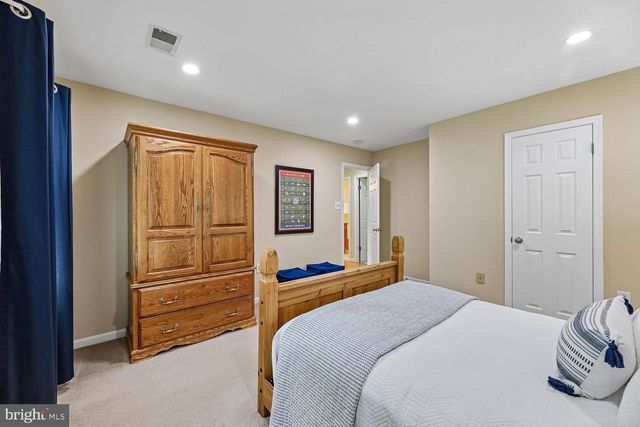 9200 WYETH LN, Burke, VA 22015