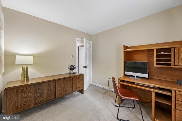 9200 WYETH LN, Burke, VA 22015