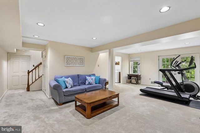 9200 WYETH LN, Burke, VA 22015