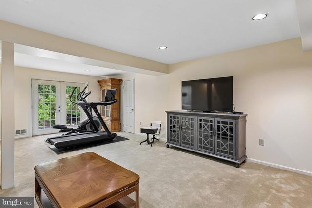 9200 WYETH LN, Burke, VA 22015