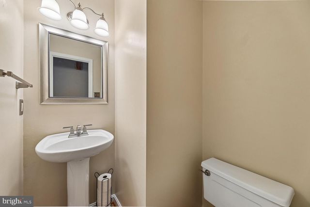 9200 WYETH LN, Burke, VA 22015