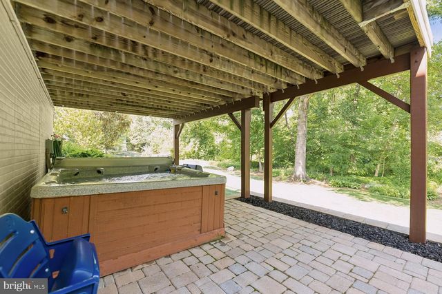 9200 WYETH LN, Burke, VA 22015