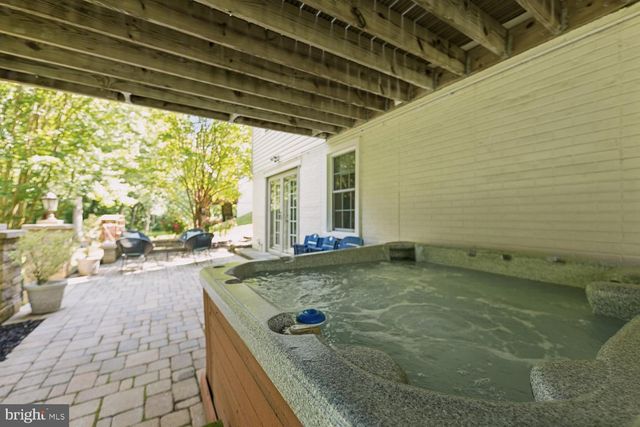 9200 WYETH LN, Burke, VA 22015