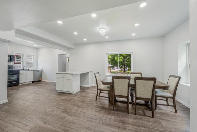 172 N MAIN STREET, Clintonville, WI 54929