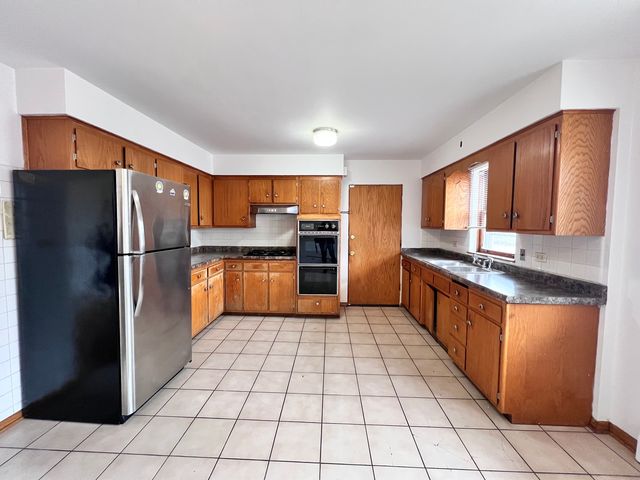 915 Elder Road 2N, Homewood, IL 60430