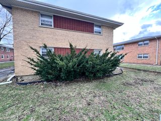 915 Elder Road 2N, Homewood, IL 60430