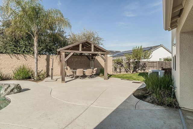 3613 N Dee Ann Avenue, Fresno, CA 93727
