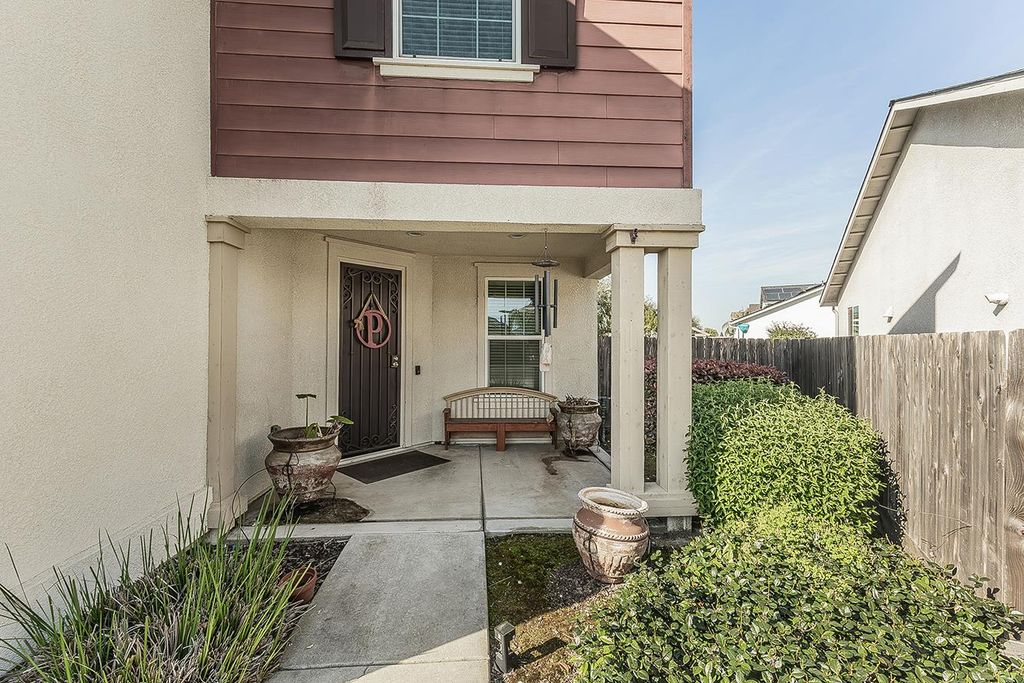 Image 2 of property listing at 3613 N Dee Ann Avenue, Fresno, CA 93727
