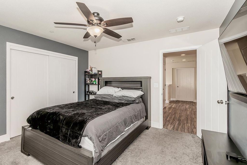 Image 33 of property listing at 3613 N Dee Ann Avenue, Fresno, CA 93727