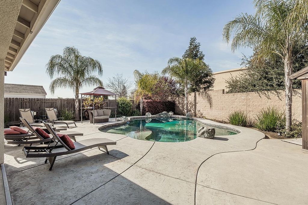 Image 36 of property listing at 3613 N Dee Ann Avenue, Fresno, CA 93727