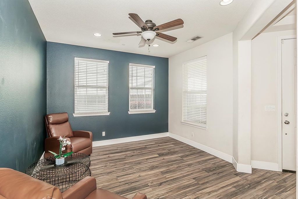 Image 4 of property listing at 3613 N Dee Ann Avenue, Fresno, CA 93727
