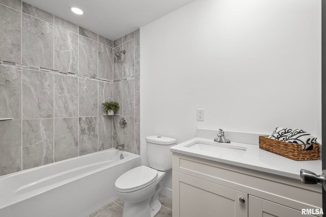 813 WILLIAMS Way, Carbon Cliff, IL 61239