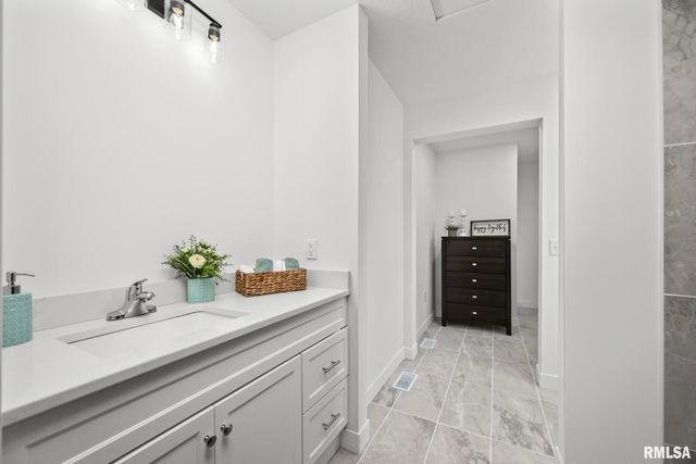 813 WILLIAMS Way, Carbon Cliff, IL 61239