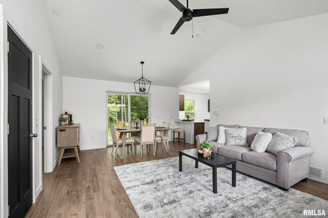 813 WILLIAMS Way, Carbon Cliff, IL 61239