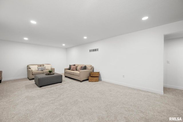 813 WILLIAMS Way, Carbon Cliff, IL 61239