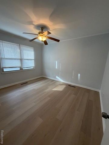 22921 Rosewood Street, Oak Park, MI 48237