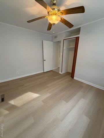 22921 Rosewood Street, Oak Park, MI 48237