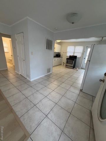 22921 Rosewood Street, Oak Park, MI 48237