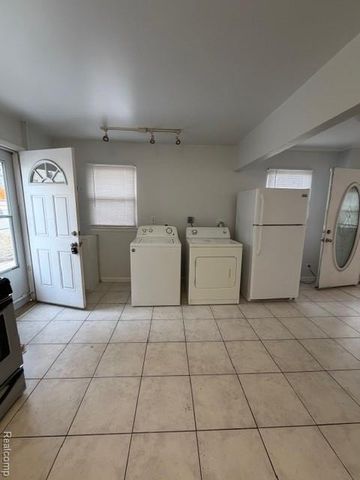 22921 Rosewood Street, Oak Park, MI 48237