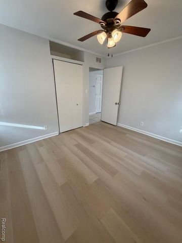 22921 Rosewood Street, Oak Park, MI 48237