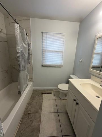 22921 Rosewood Street, Oak Park, MI 48237
