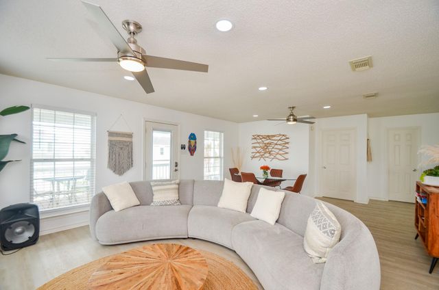 22810 Fresca Street, Galveston, TX 77554