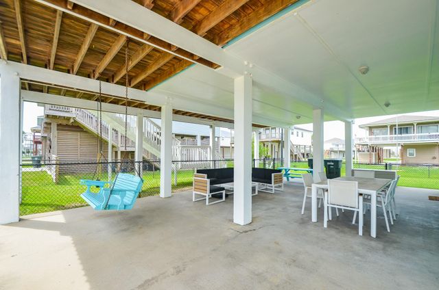 22810 Fresca Street, Galveston, TX 77554