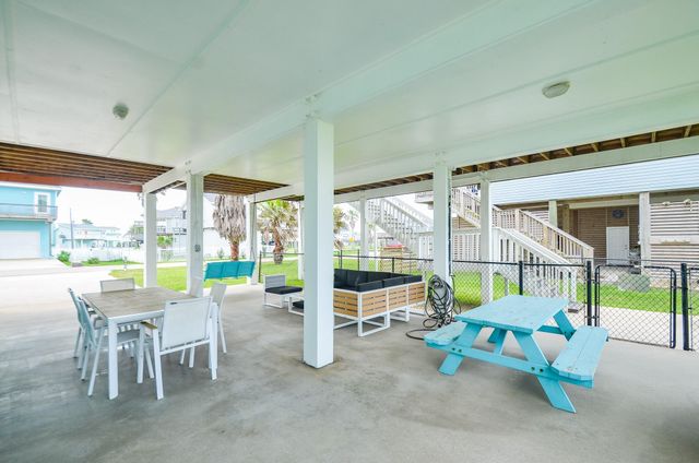 22810 Fresca Street, Galveston, TX 77554