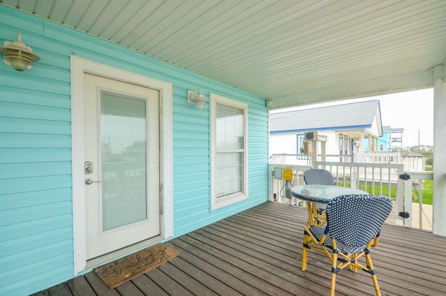 22810 Fresca Street, Galveston, TX 77554