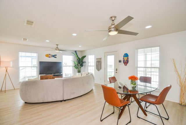 22810 Fresca Street, Galveston, TX 77554