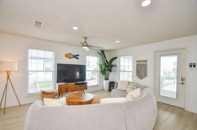 22810 Fresca Street, Galveston, TX 77554