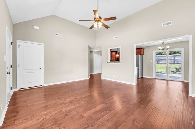 1005 Orchard Hills Dr, Clarksville, TN 37040