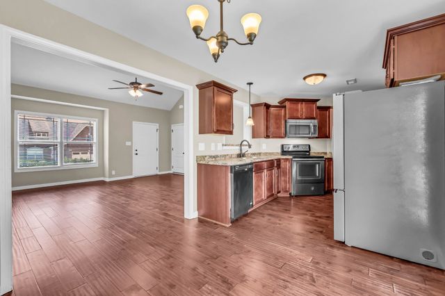 1005 Orchard Hills Dr, Clarksville, TN 37040