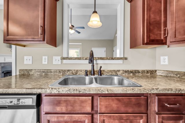 1005 Orchard Hills Dr, Clarksville, TN 37040