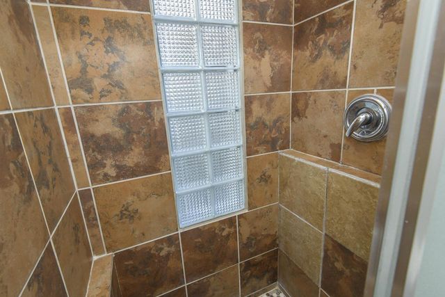 2572 S Howell AVENUE, Milwaukee, WI 53207