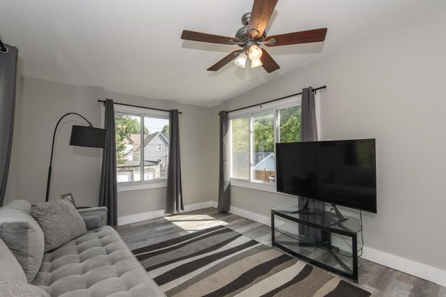 2572 S Howell AVENUE, Milwaukee, WI 53207