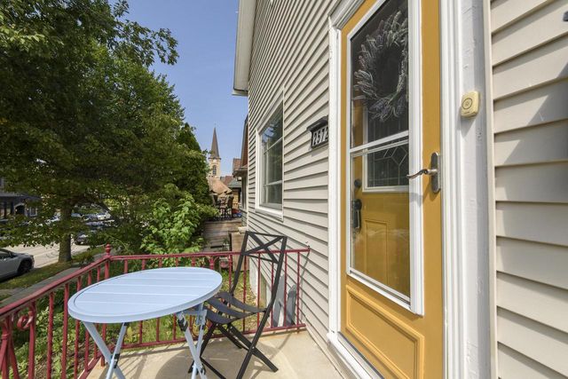 2572 S Howell AVENUE, Milwaukee, WI 53207