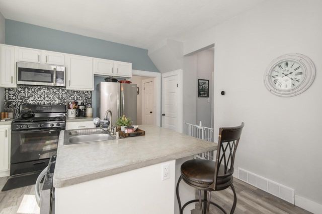 2572 S Howell AVENUE, Milwaukee, WI 53207