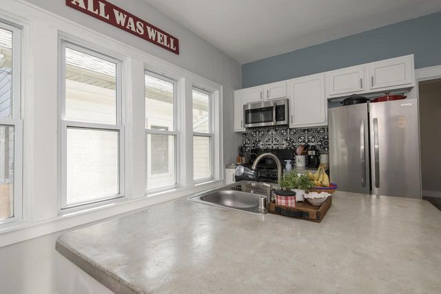 2572 S Howell AVENUE, Milwaukee, WI 53207