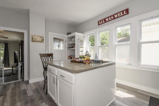 2572 S Howell AVENUE, Milwaukee, WI 53207