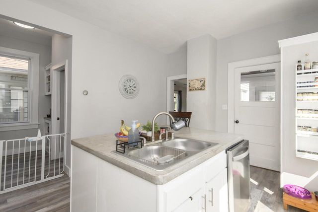 2572 S Howell AVENUE, Milwaukee, WI 53207