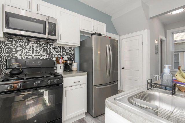2572 S Howell AVENUE, Milwaukee, WI 53207