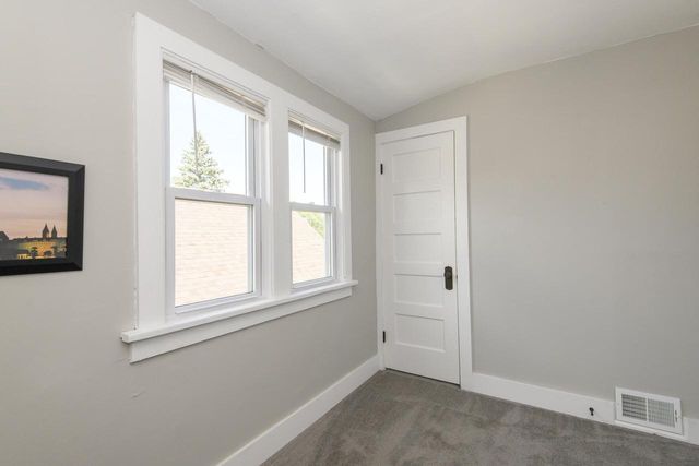 2572 S Howell AVENUE, Milwaukee, WI 53207