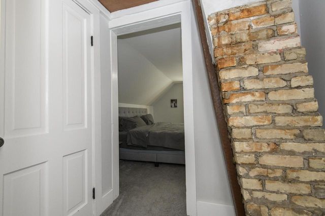 2572 S Howell AVENUE, Milwaukee, WI 53207